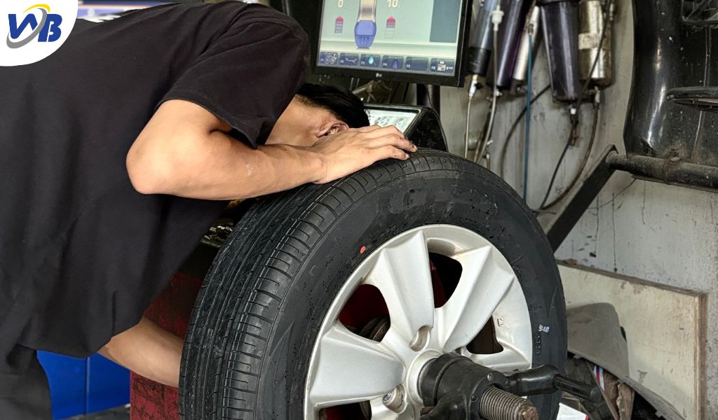 Ban Mobil Botak Sebelah